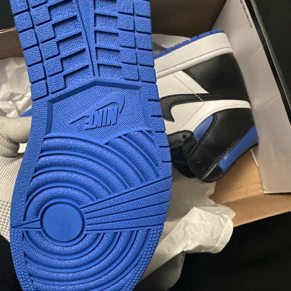 Size 7 Jordan 1 OG high - Picture 3 of 4